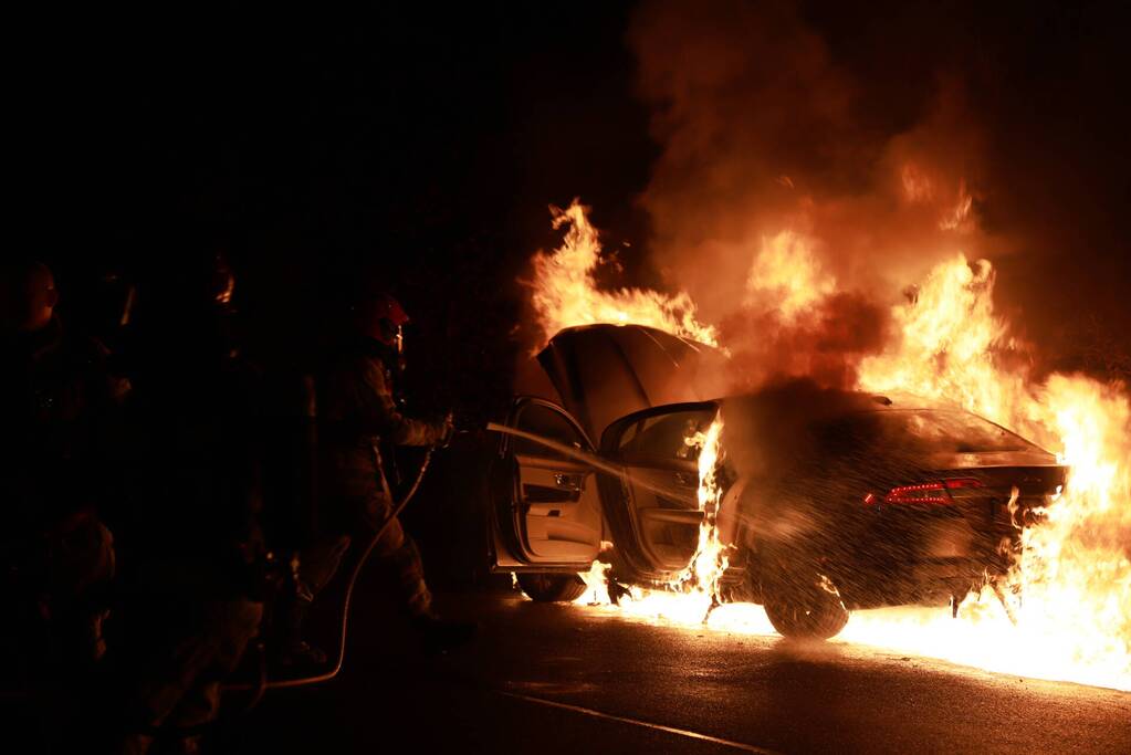 Auto gaat in vlammen op