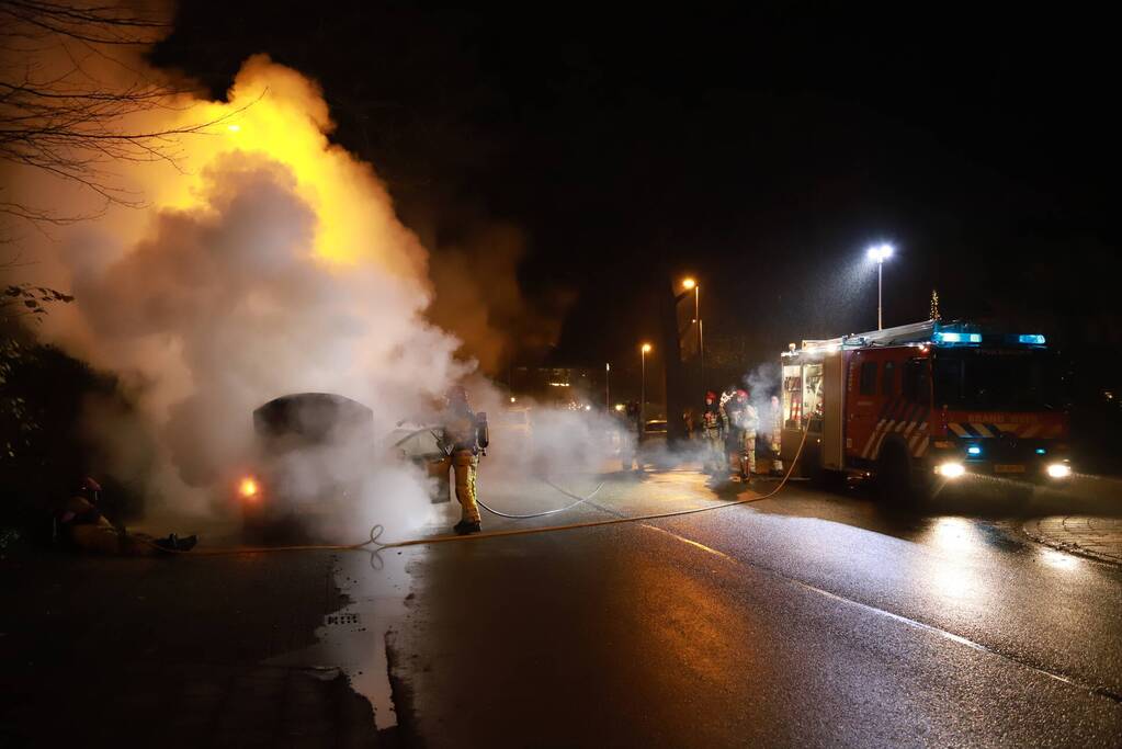 Auto gaat in vlammen op