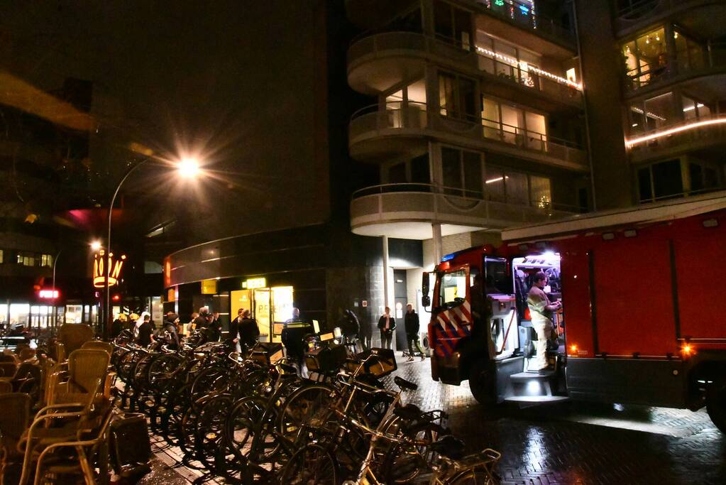 Brandweer blust brand in wasdroger