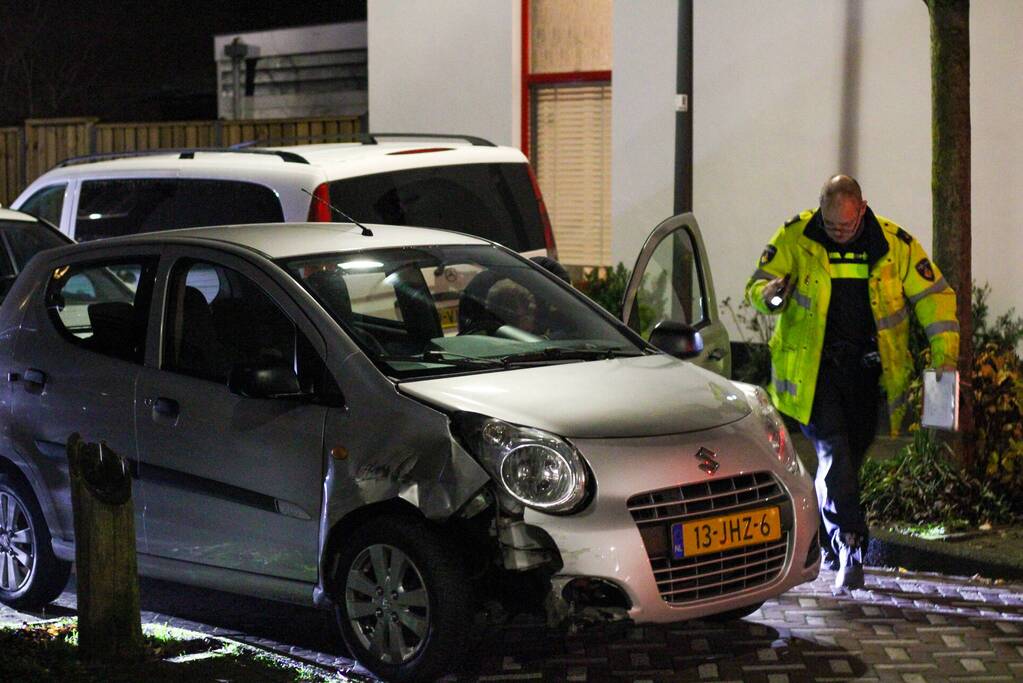 Politie sleept personenauto weg na achtervolging