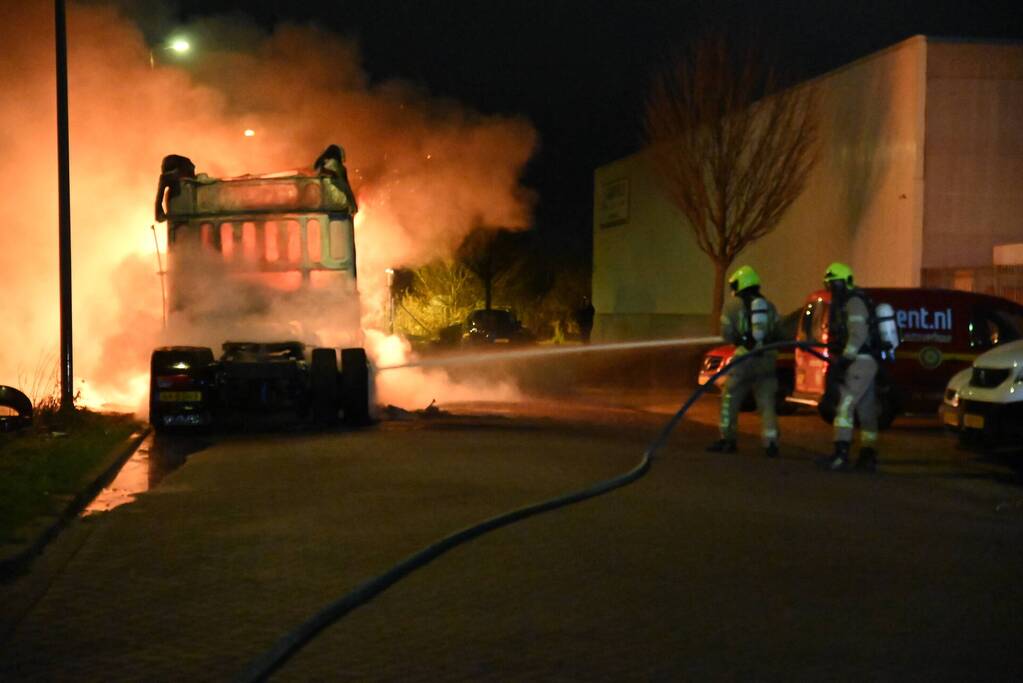 Vrachtwagens verwoest door brand
