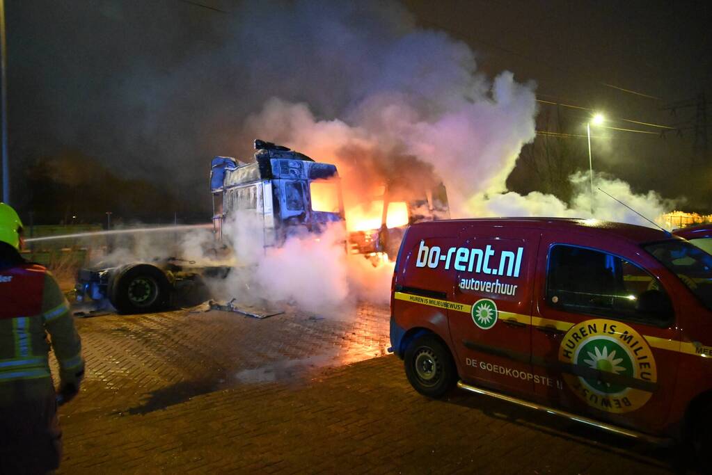 Vrachtwagens verwoest door brand
