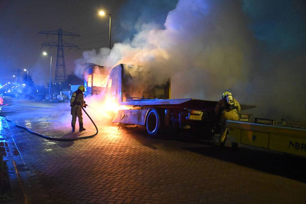 Vrachtwagens verwoest door brand
