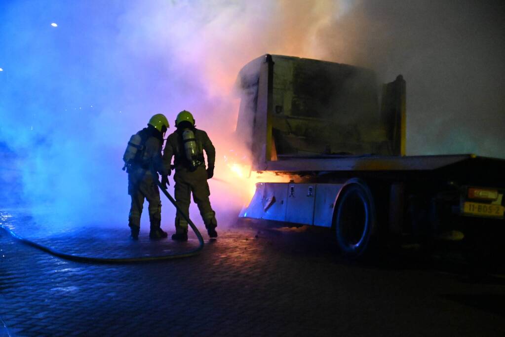 Vrachtwagens verwoest door brand