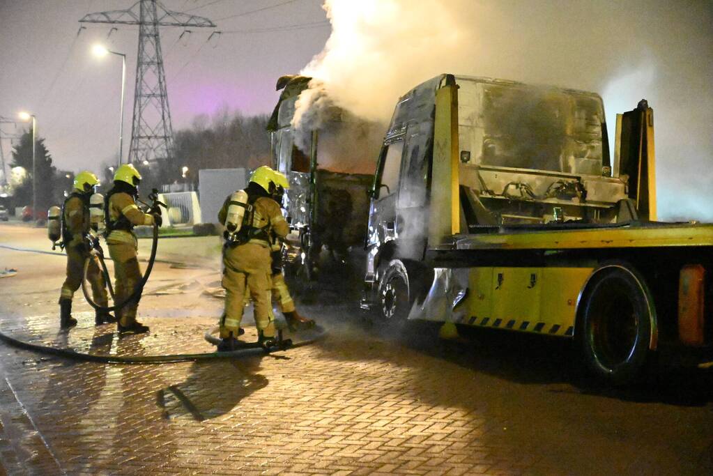 Vrachtwagens verwoest door brand
