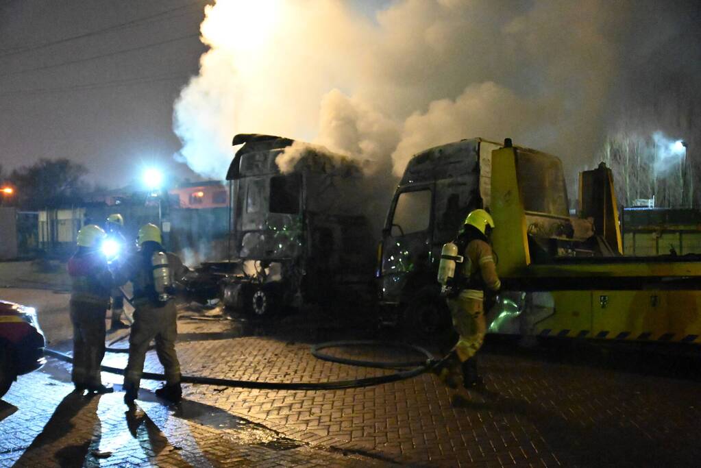 Vrachtwagens verwoest door brand