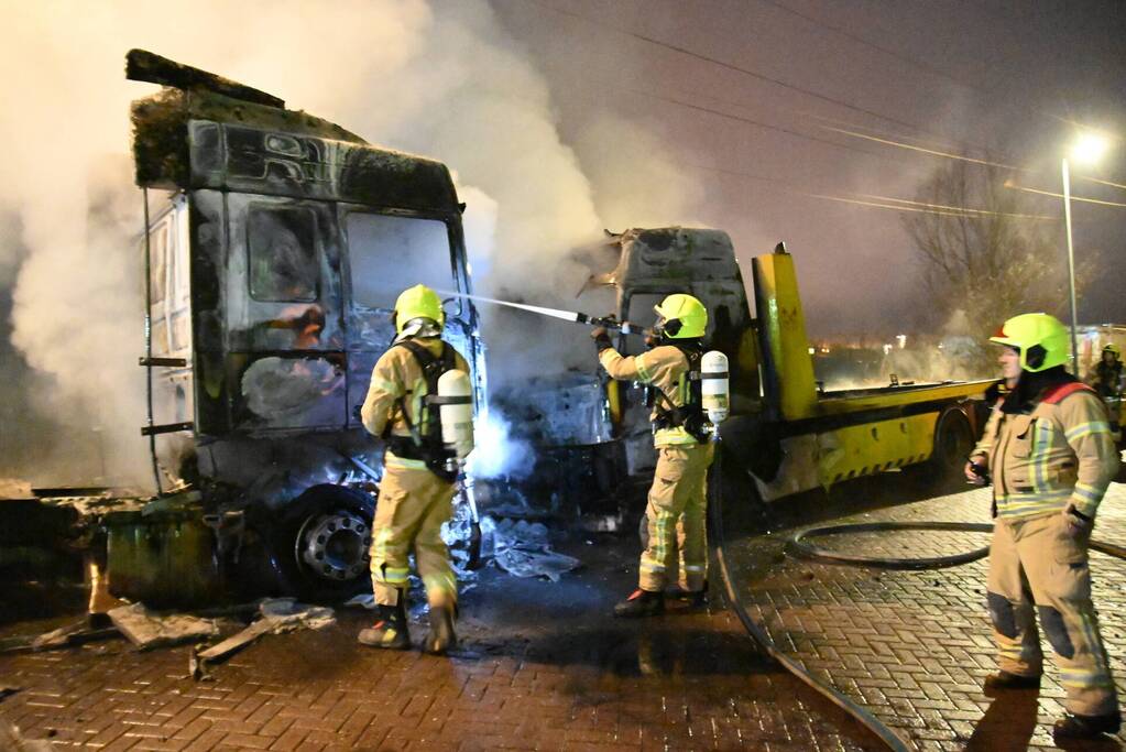 Vrachtwagens verwoest door brand
