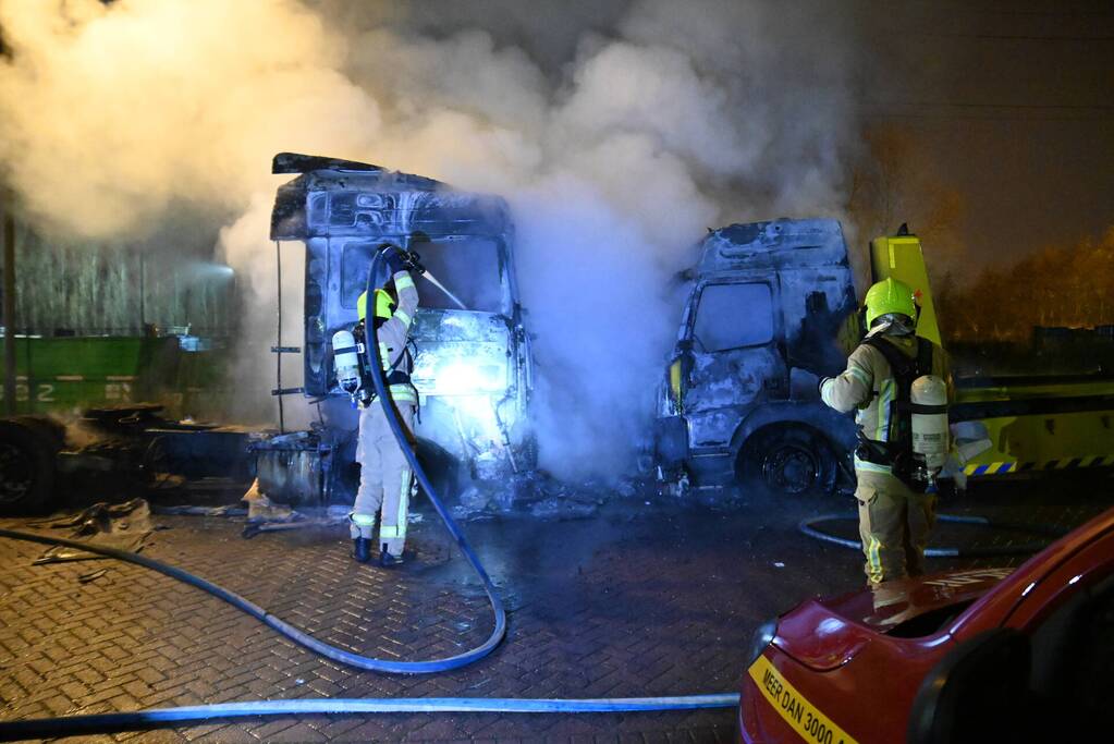 Vrachtwagens verwoest door brand