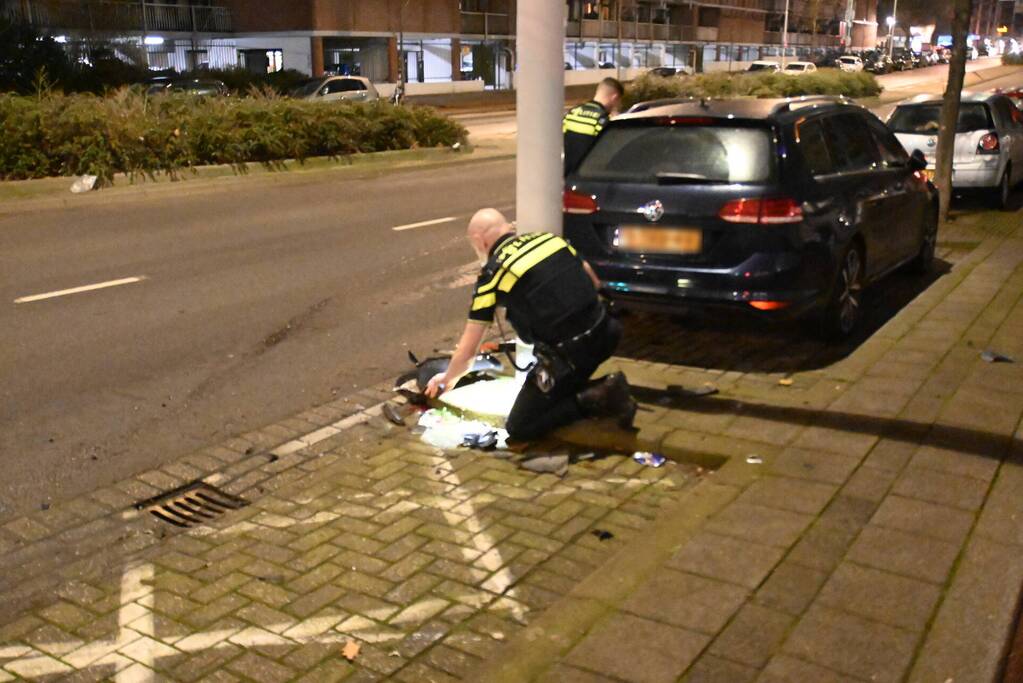 Automobilist ramt personenauto en vlucht