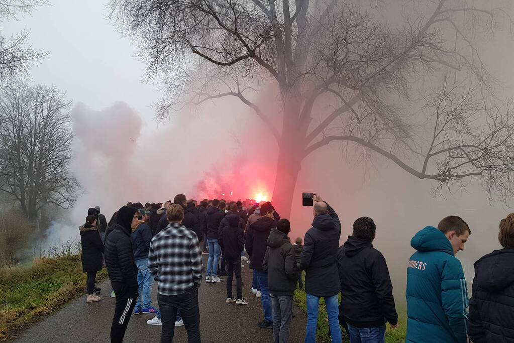 Honderden supporters aanwezig bij training Feyenoord