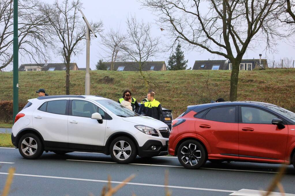 Drie personenwagens betrokken bij kop-staart botsing