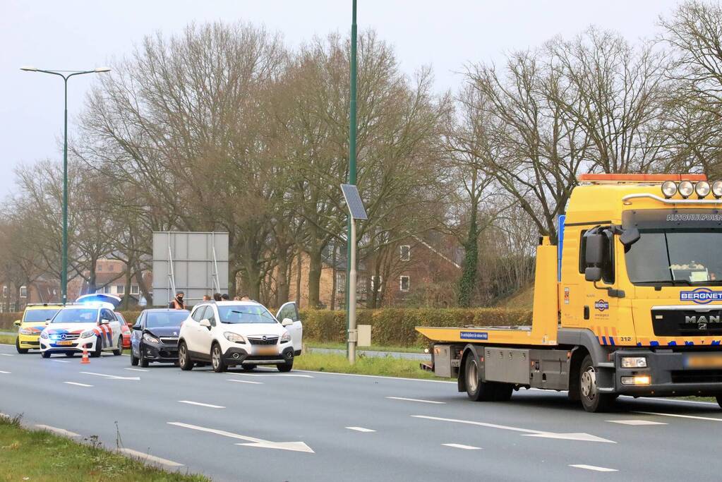 Drie personenwagens betrokken bij kop-staart botsing