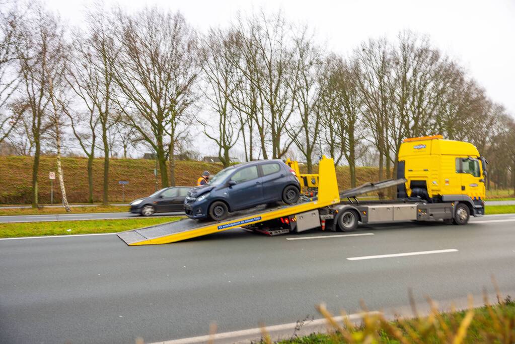 Drie personenwagens betrokken bij kop-staart botsing