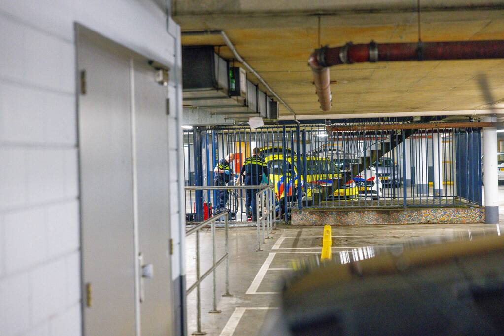 Man valt met fiets van trap en raakt zwaargewond