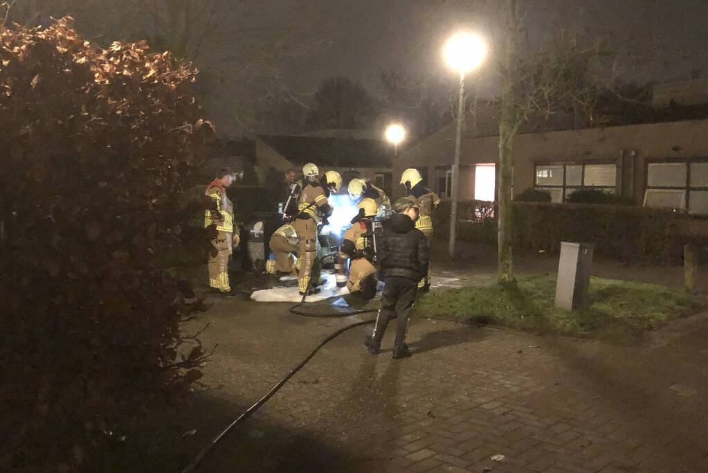 Brandweer blust brandende container