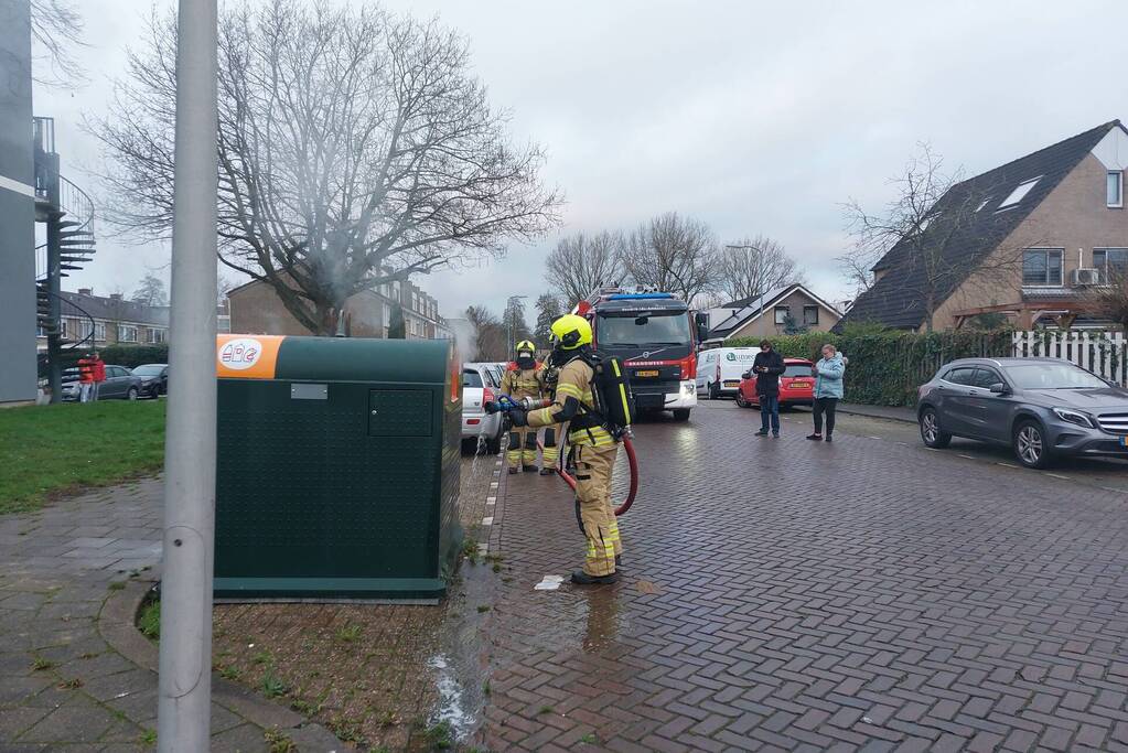 Vuurwerk veroorzaakt brand in container