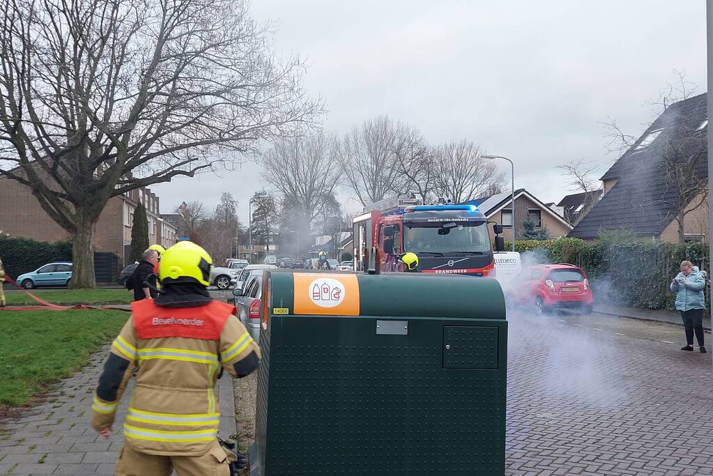 Vuurwerk veroorzaakt brand in container