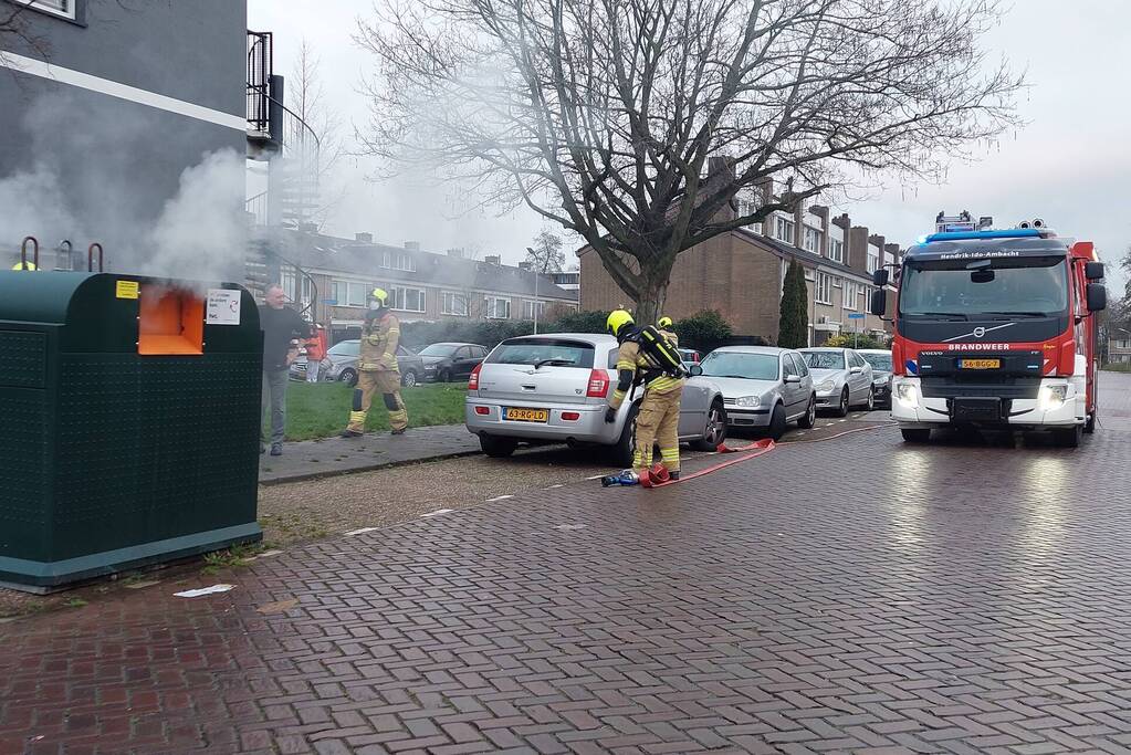Vuurwerk veroorzaakt brand in container