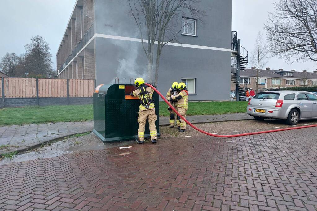 Vuurwerk veroorzaakt brand in container