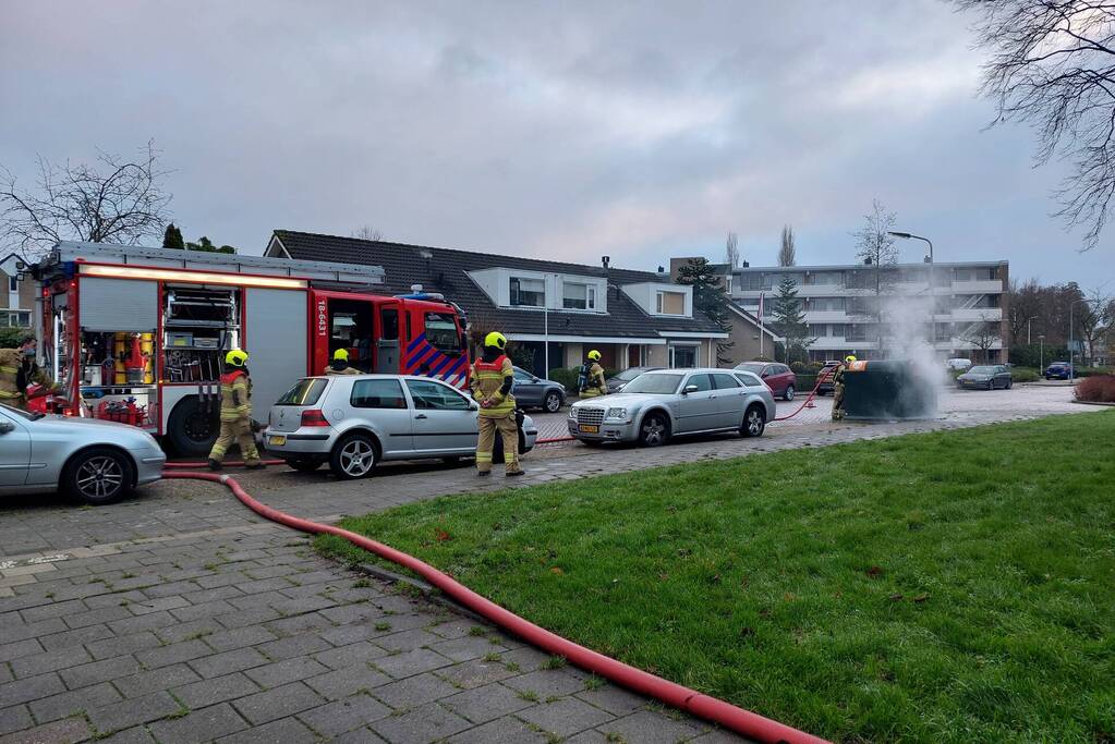 Vuurwerk veroorzaakt brand in container