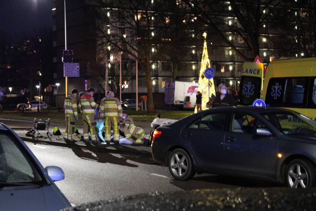Persoon met rollator aangereden door personenauto