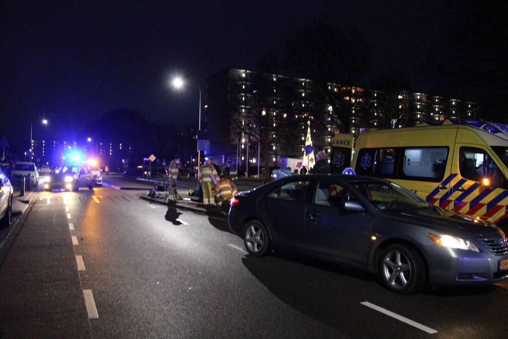 Persoon met rollator aangereden door personenauto