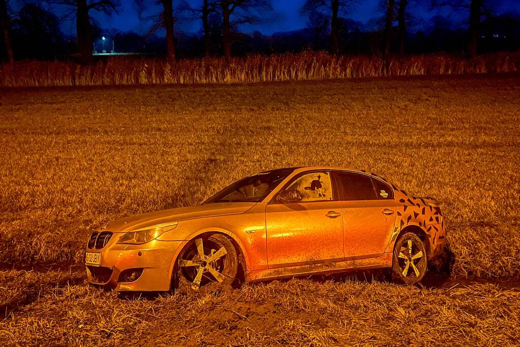 Bestuurder verliest macht over het stuur en belandt in greppel