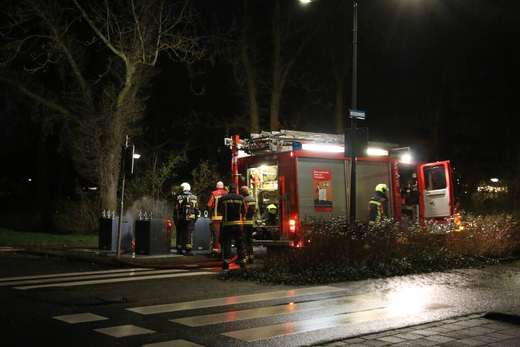 Veel rookontwikkeling bij brand in ondergrondse container