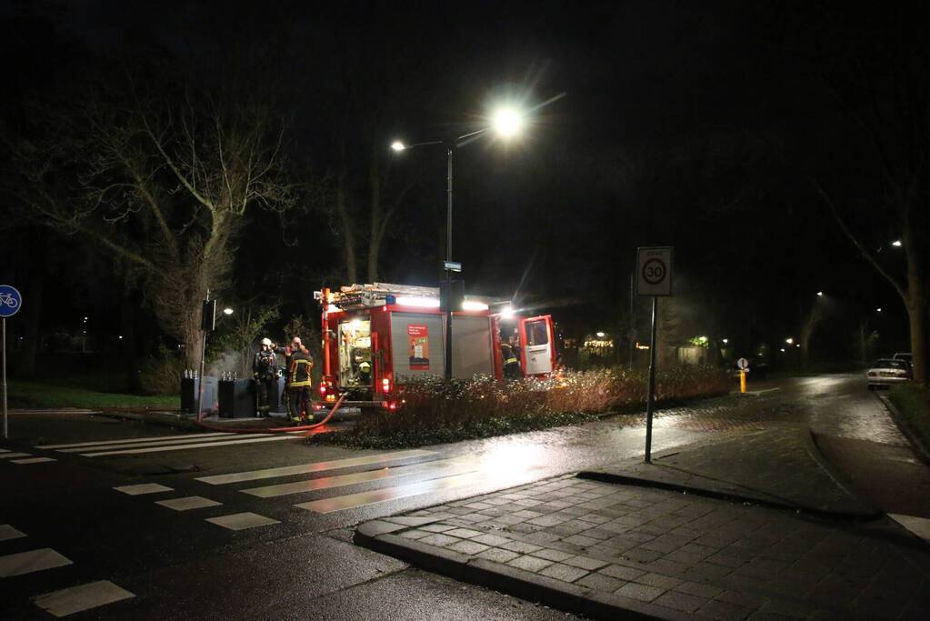 Veel rookontwikkeling bij brand in ondergrondse container