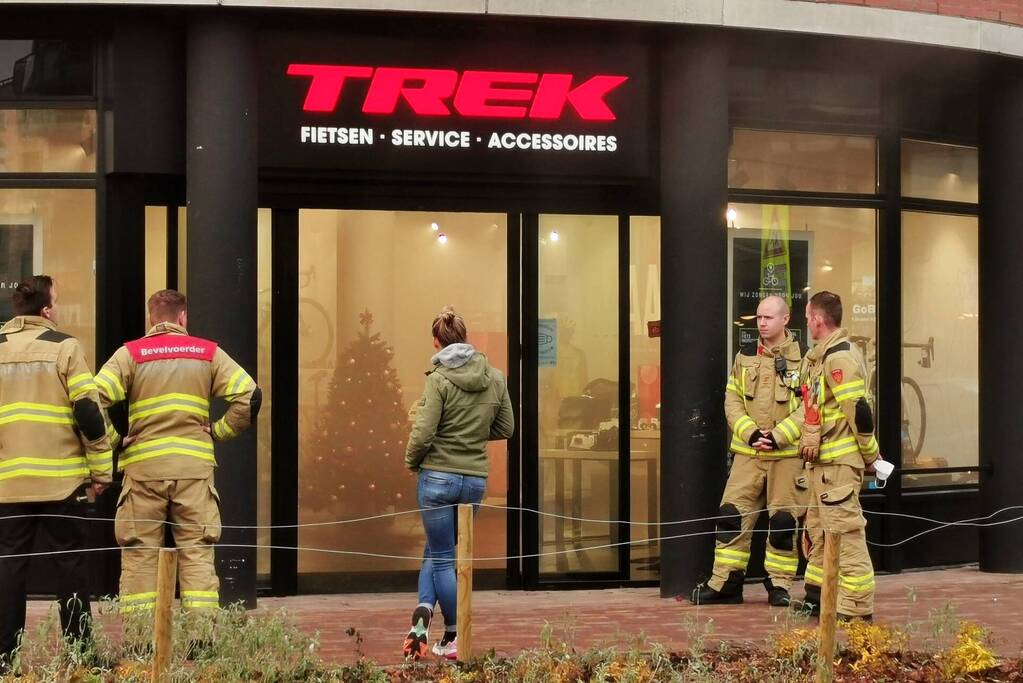 Mistgenerator gaat af in fietsenwinkel Trek Bicycle