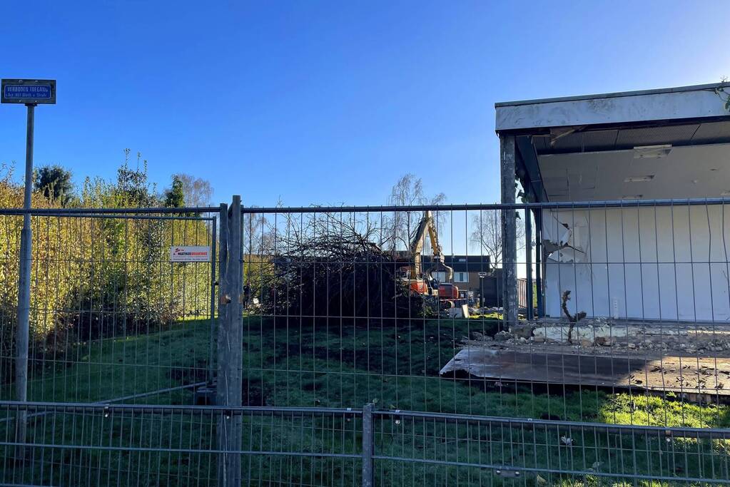 Persoon raakt bekneld tijdens sloopwerkzaamheden