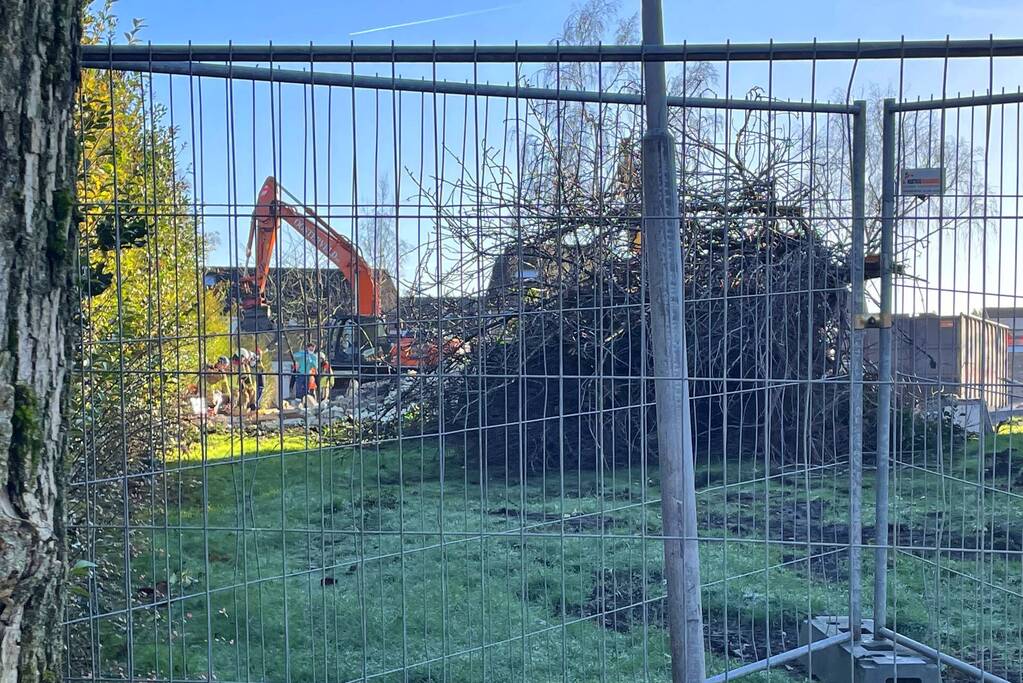 Persoon raakt bekneld tijdens sloopwerkzaamheden