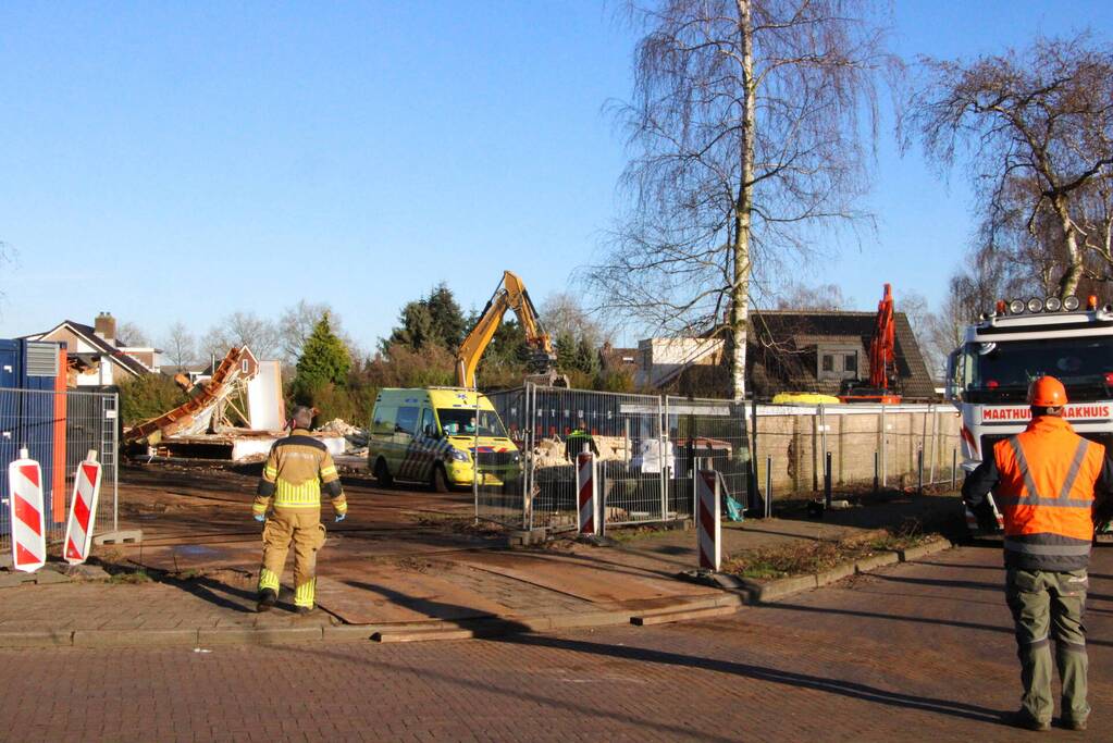 Persoon raakt bekneld tijdens sloopwerkzaamheden