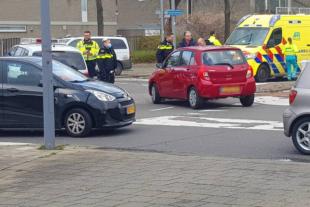 Fietser gewond bij aanrijding op rotonde