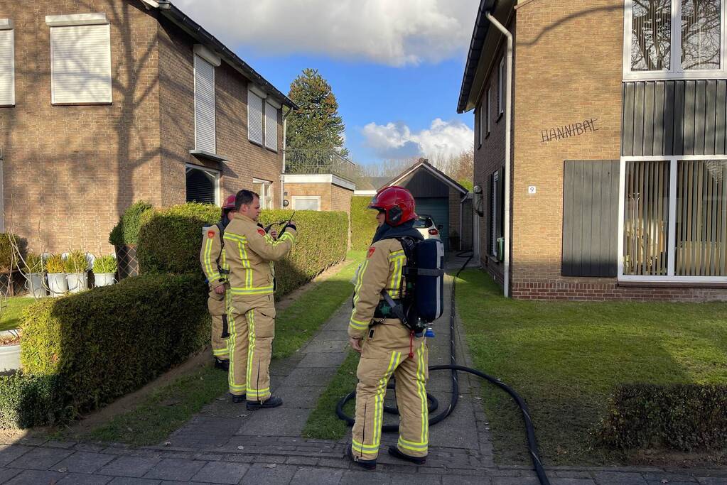 Brand in schuur achter woning