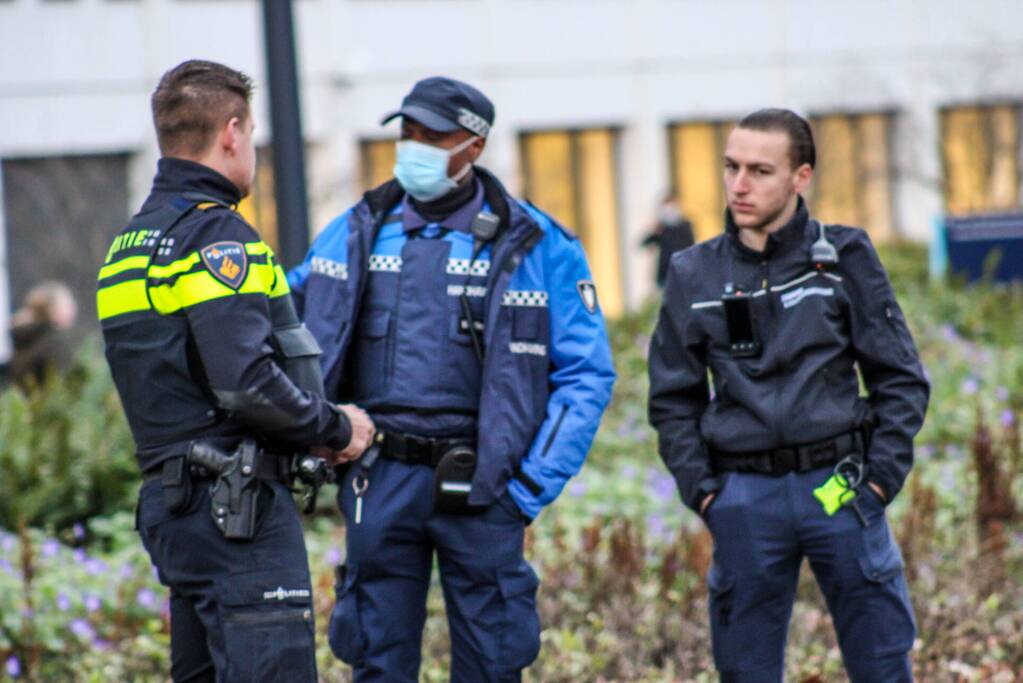 Politie doet onderzoek naar verdachte koffer metrostation Dijkzigt
