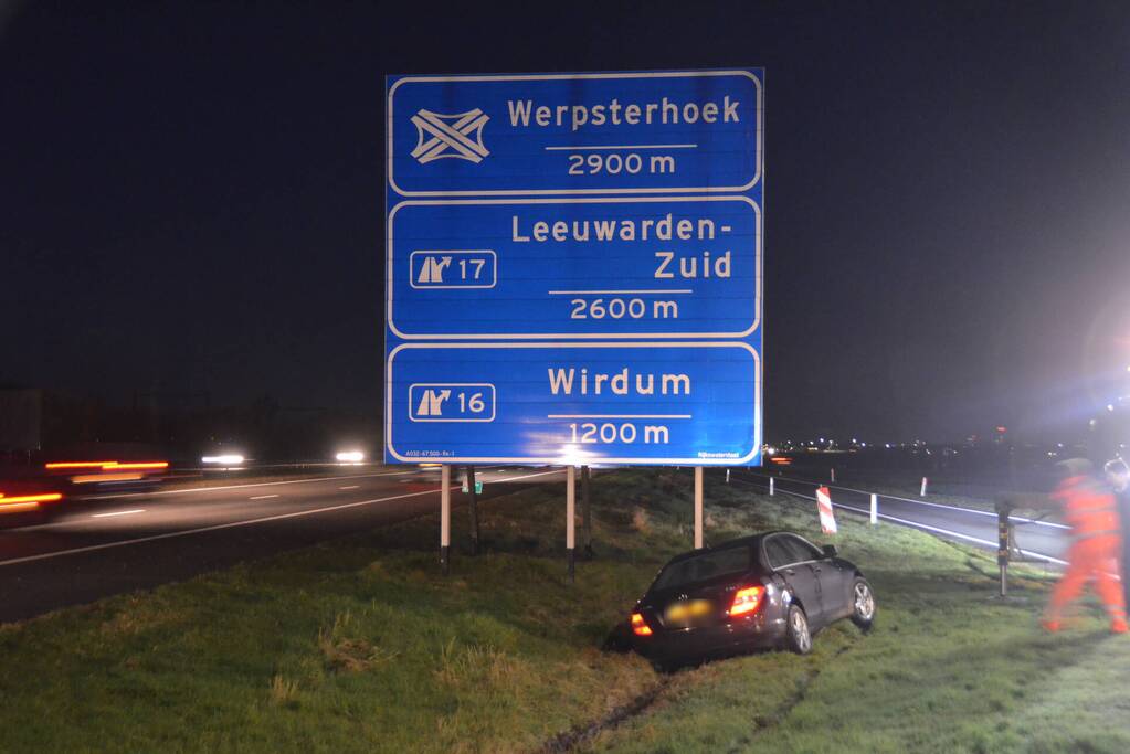 Automobilist verliest controle over het stuur en belandt in greppel