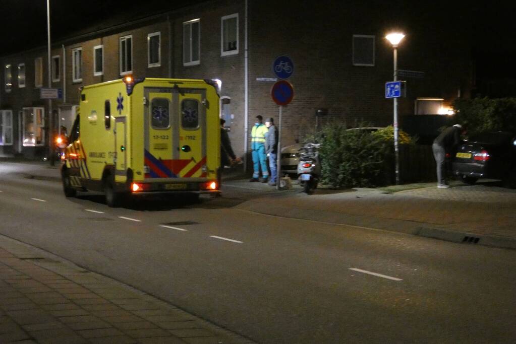 Scooterrijder aangereden door personenauto