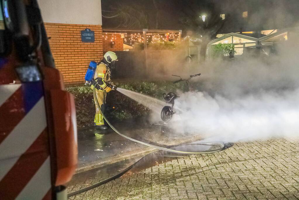 Go Sharing scooter volledig in brand