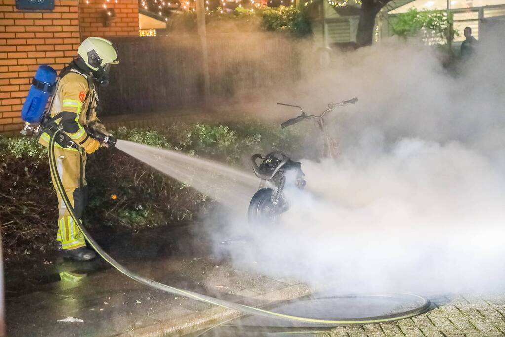 Go Sharing scooter volledig in brand