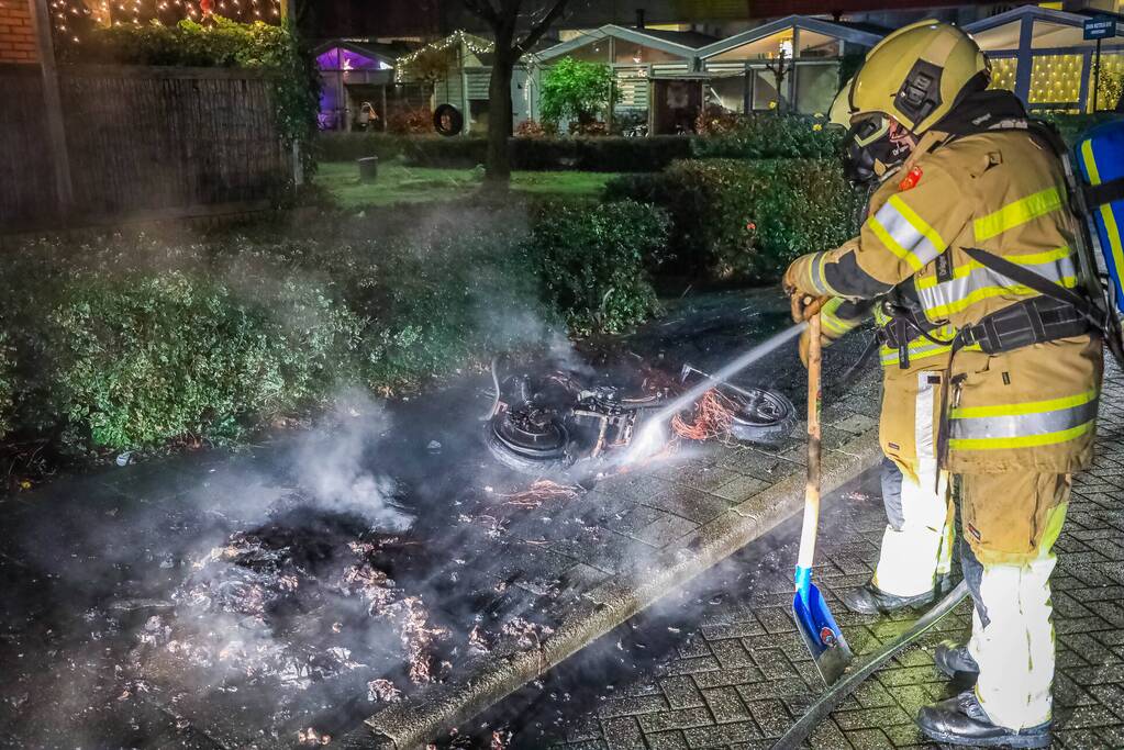 Go Sharing scooter volledig in brand