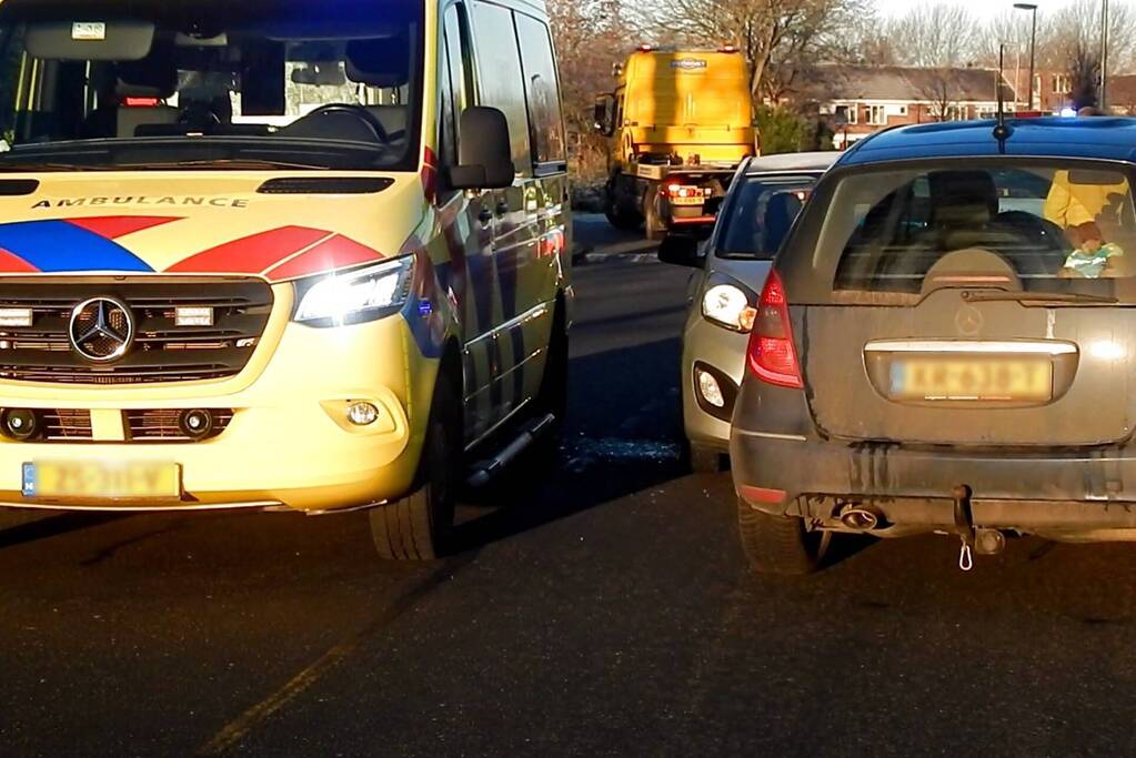 Schade bij botsing tussen twee auto's