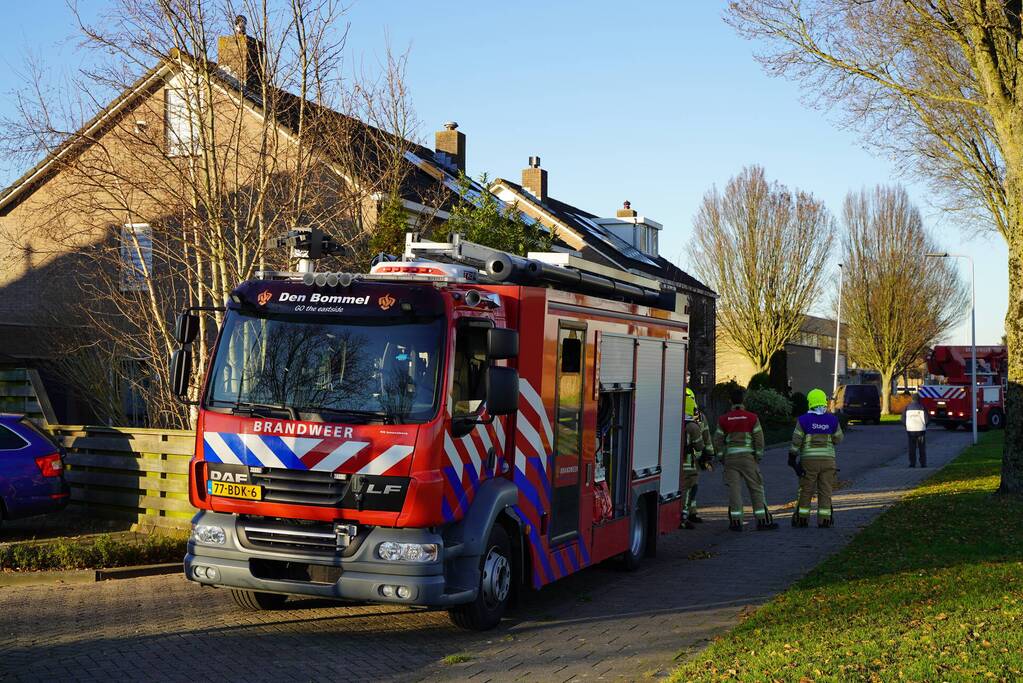 Brand in schoorsteen van woning