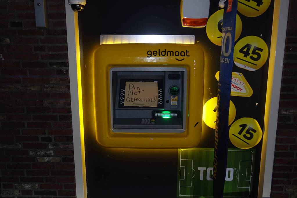 Geldmaat zet geldautomaten uit door storing