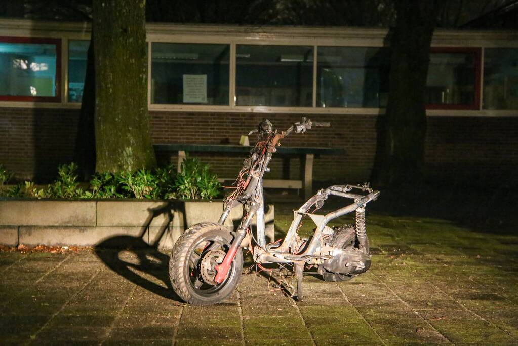 Scooter verwoest door brand
