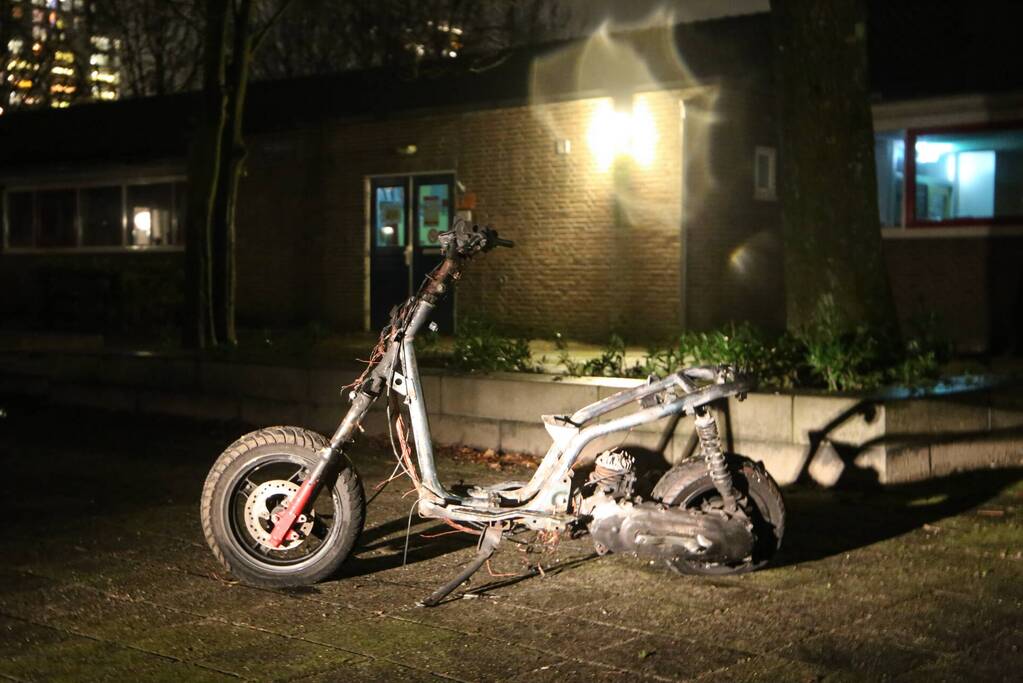 Scooter verwoest door brand