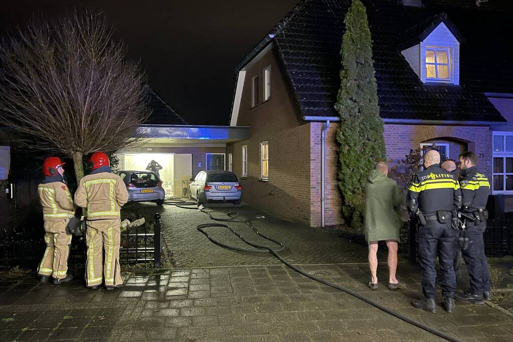 Veel rook bij brand in garagebox
