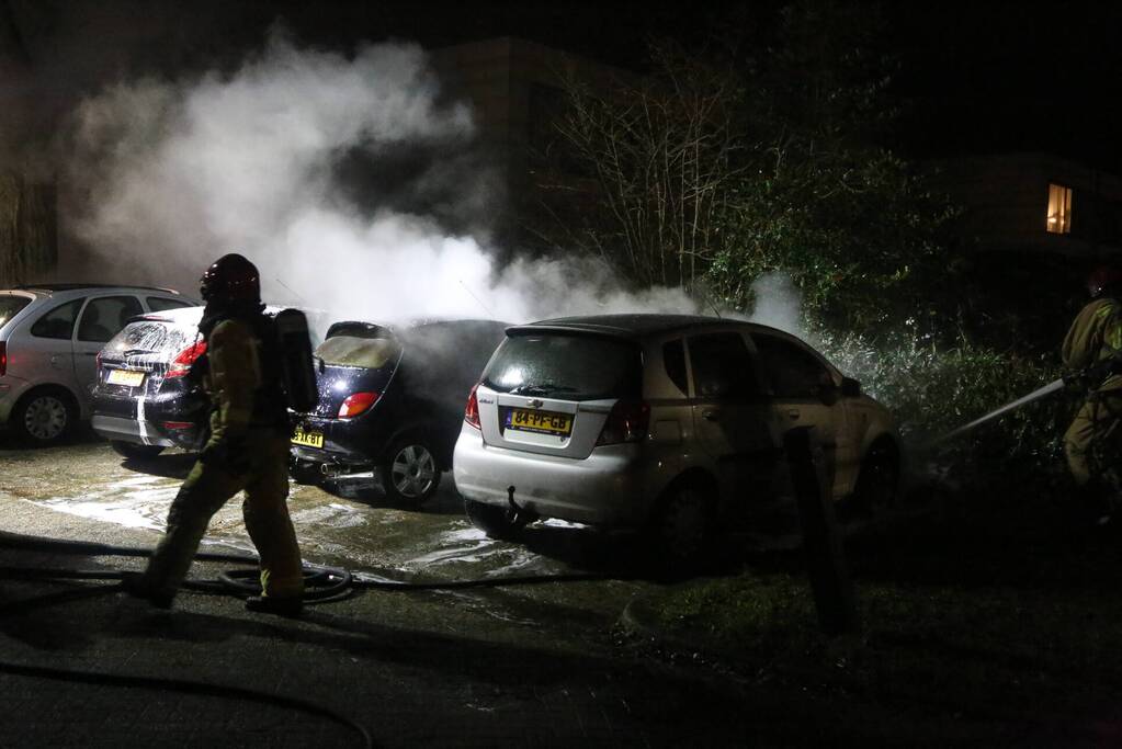 Meerdere auto's verwoest door brand
