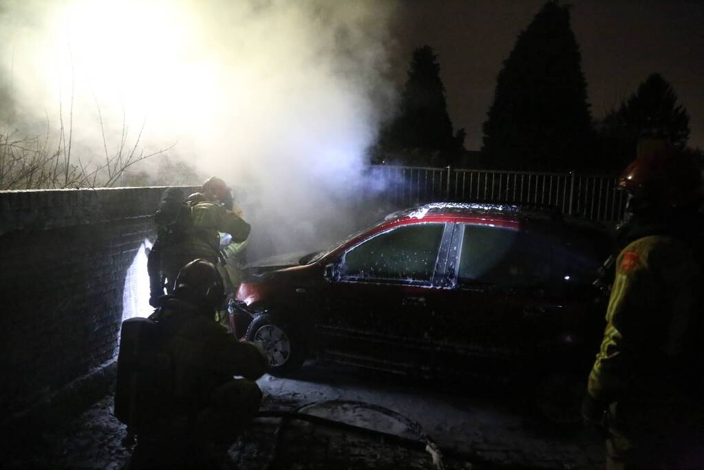 Meerdere auto's verwoest door brand