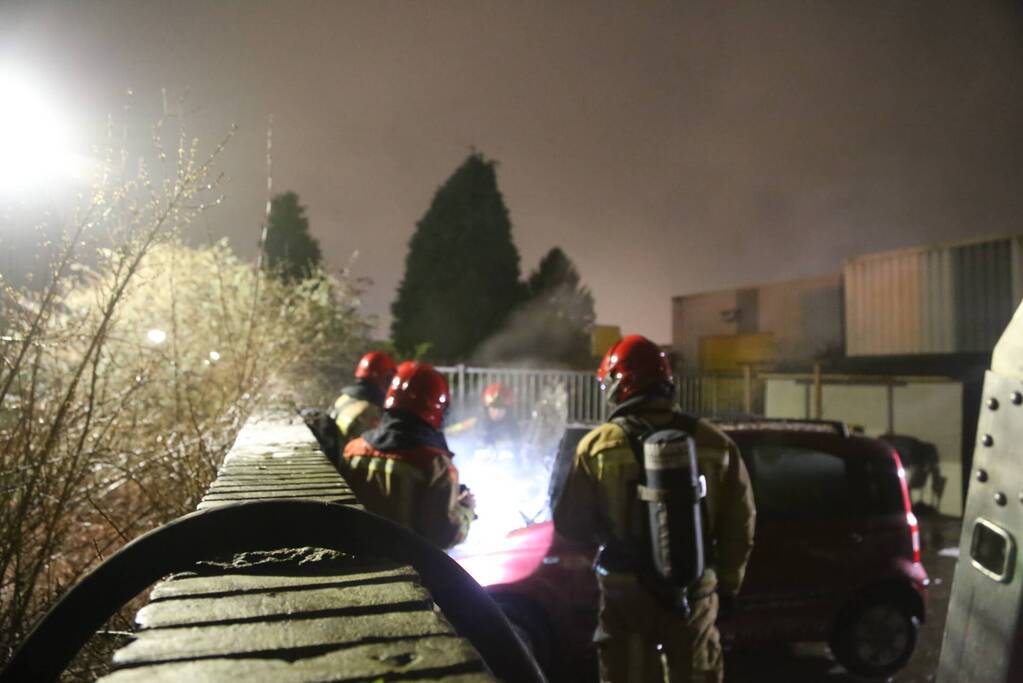 Meerdere auto's verwoest door brand